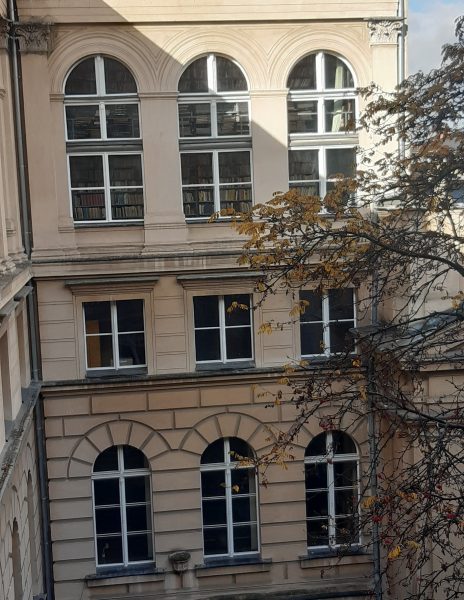 VII Etap renowacji stolarki okiennej w gmachu PTPN zakończony